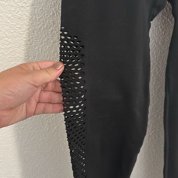 NWOT- Victoria Sectret high-waisted- black- side cut-out leggings- Size small - Picture 5 of 7